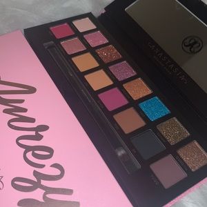 Brand new Amrezy x ABH eyeshadow palette